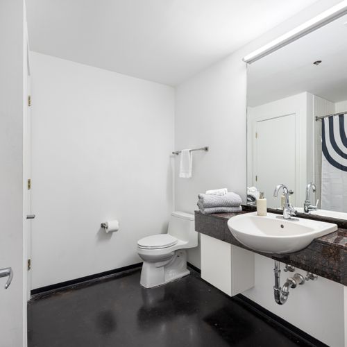 Modern and very clean full bathroom with 2 entrances