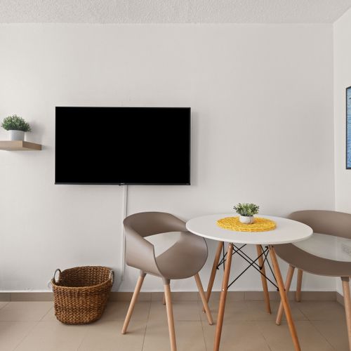 Satisfy your cravings while staying entertained.