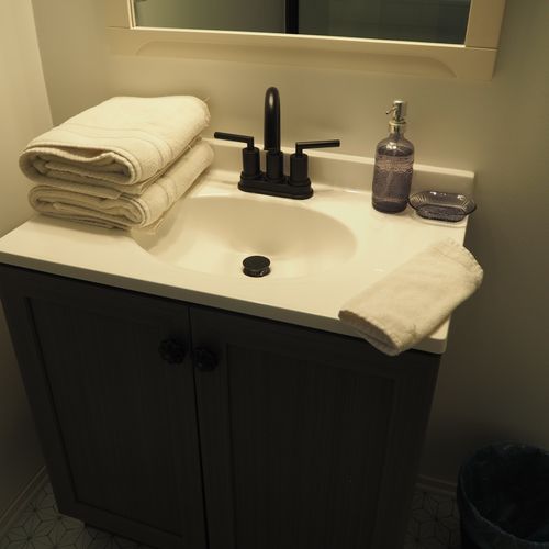 Bathroom:  the home has a full bathroom that has been newly renovated and is gorgeous!