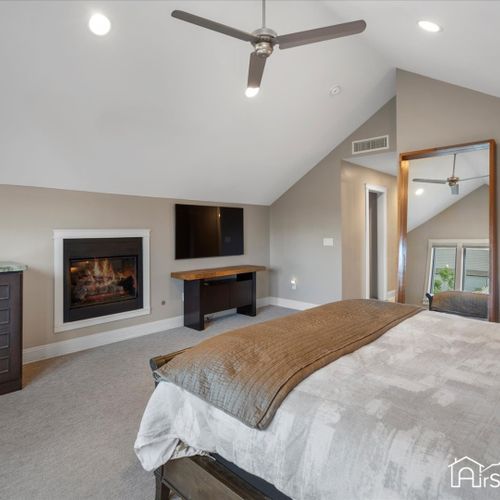 Please note the fireplace is not operational.