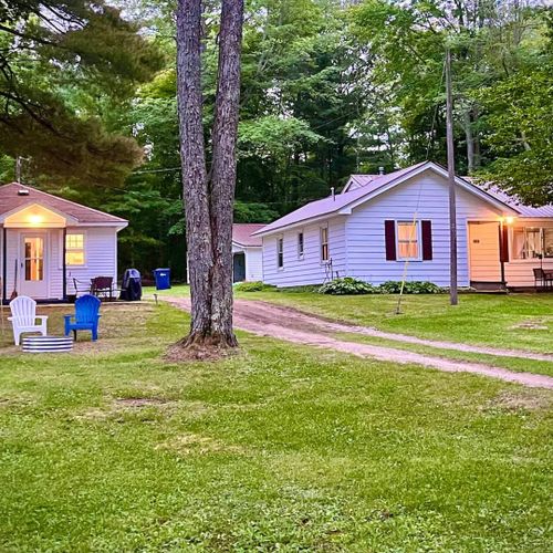 Exterior:  vivian's cabin is on the left. Forrest's cabin (which is also available to rent) is on the right. Both cabins can also be rented together.