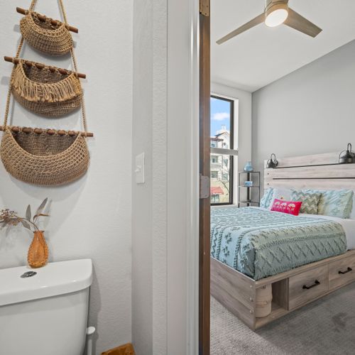 A spotless ensuite for you to make your own.