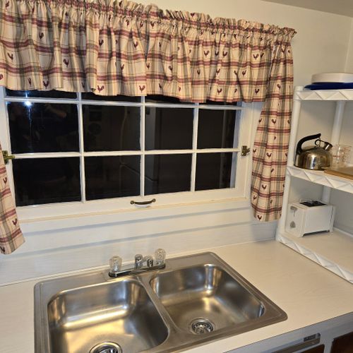 Kitchen:  the cabin has a modern and very functional kitchen with a refrigerator, gas range, sink, countertop, coffee maker, and a good collection of cooking and dining utensils.