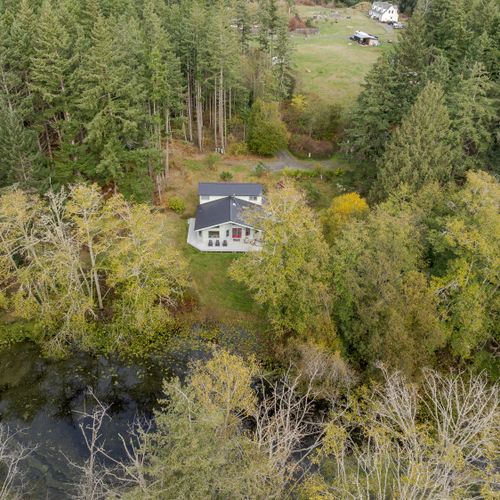 Falltime colors coming on!  Orcas Island is welcoming in all seasons.