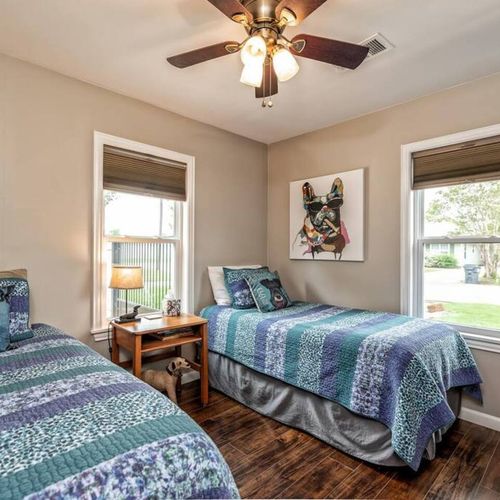 Bedroom #2 with 2 twin beds