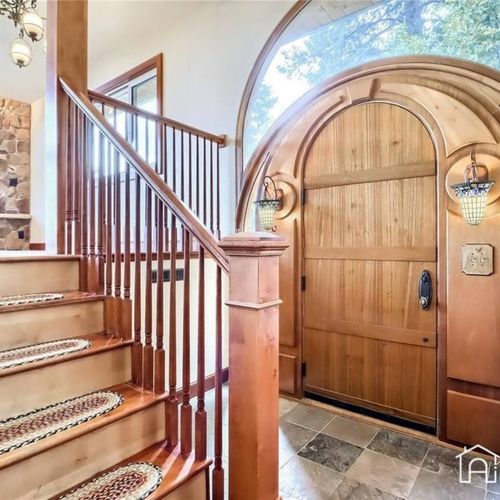 This 2,200 square foot home has been recently updated with modern amenities to provide the utmost comfort for your vacation. Altogether, guests enjoy 3 bedrooms, 2 full bathrooms, 2 living room areas, a dining room and a large deck.