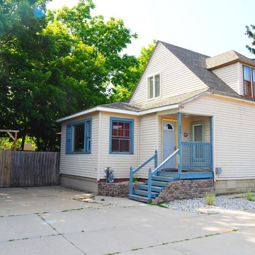 Exterior:  the front of the cottage in summer.