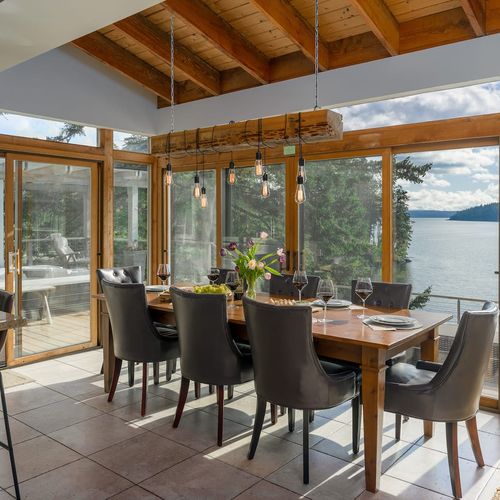 8-seater dining table with amazing Grindstone Harbor view