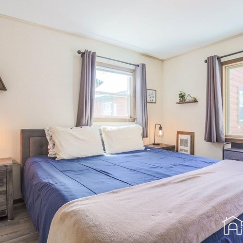 King bedroom with top-rated green leaf memory foam mattress.