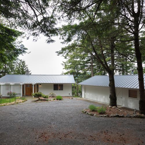 Circular driveway and front entry