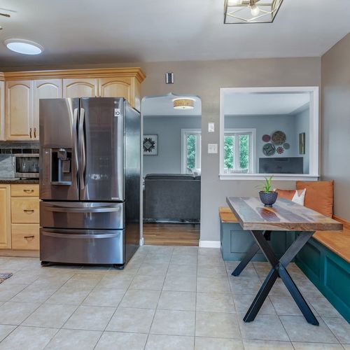 - fully equipped kitchen featuring modern stainless steel appliances and counter space
- breakfast nook with vibrant cushions and a live edge wood table
- natural light and contemporary décor create a warm and inviting space to start your day