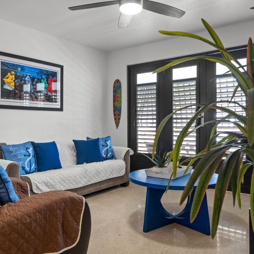 Relax in Style: Unwind in our cozy living area, designed for ultimate comfort and adorned with refreshing blue hues. Perfect for pre-dinner cocktails or a quiet evening in!