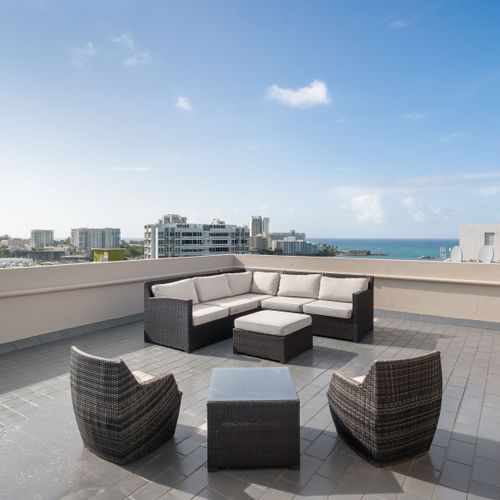 The perfect place to relax: our rooftop lounge with a panoramic view.
