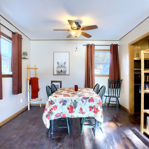 This dining room has plenty of room for enjoying meals before or after a day of adventuring!