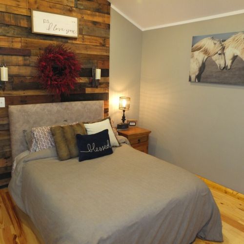 Bedroom #3:  this cute bedroom (at the end of the hallway) is at the north end of the house. As with bedroom #2, it has it's own en suite bathroom (private attached bathroom) and a full-size bed. It is the one bedroom that also has a closet.