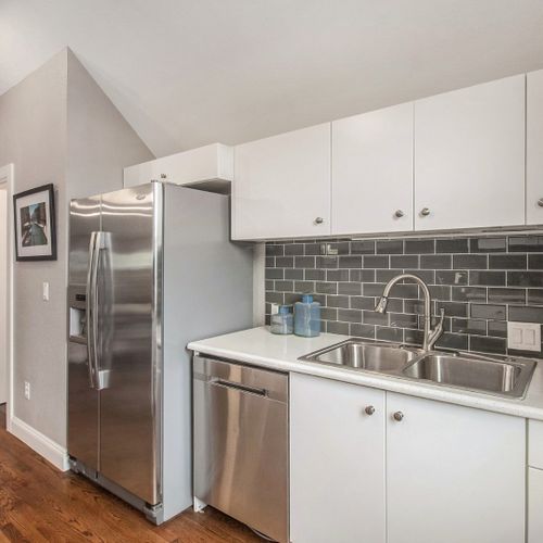 Everything you need is right here! Sleek appliances, and an uncluttered design that keeps things looking sharp and functional.