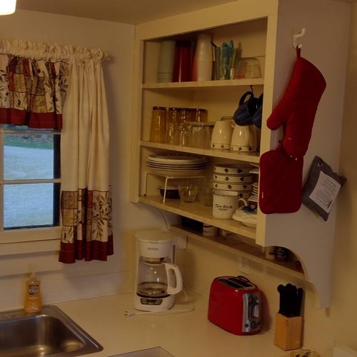 Kitchen:  the cabin has a modern and fully-functional kitchen with a refrigerator, sink, gas range, and a good collection of cooking and dining utensils.