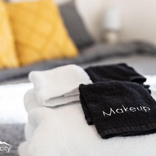 - fresh towels folded and ready to welcome you the moment you arrive
- separate makeup cloths provided to keep your skincare routine stress free
- little extras show we’ve thought of everything to make your stay smooth