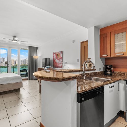 Modern studio with a full kitchen and stunning lagoon views, perfect for self-catering and relaxation.
