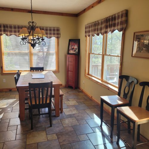 Dining area:  cute dining area with comfortable seating for 6 adults.