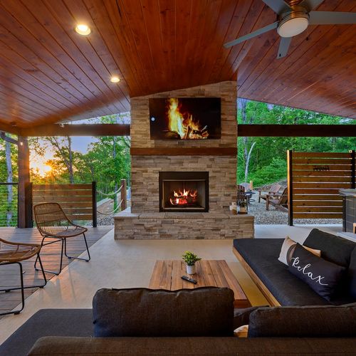 The deck has all the entertainement! Foosball, cornhole, horseshoes, ladderball, & oversized connect four!