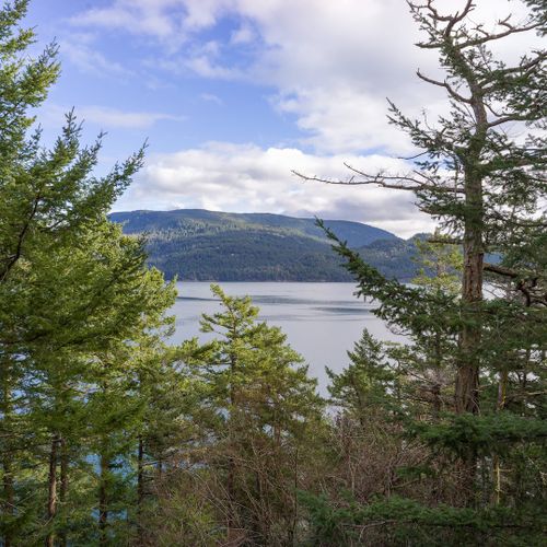 Amazing view of Mount Constitution and shore