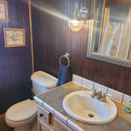Bathroom #2 (upper level):  full bathroom on the upper level.