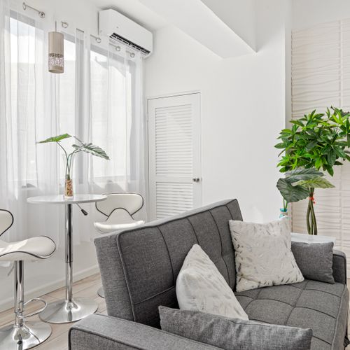 From sizzling pans to heartfelt chats: the heart of the home in full view.