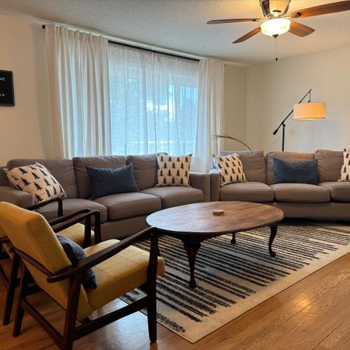 Family &Amp; Dog-Friendly Retreat With Fire Pit 100 Settle into soft couches and enjoy an evening of pure relaxation.