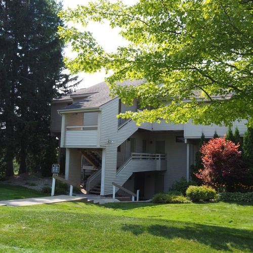 Overview:  overview of the condo building from the front.