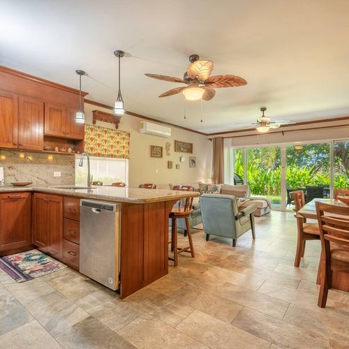The full kitchen opens up to the dining area to enjoy the time in family or with friends all the time.