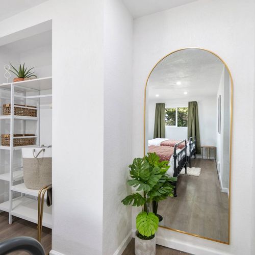 As soon as you walk into this room you'll be staring back at your reflection in the floor-to-ceiling, gold mirror! Perfect for helping your group to get ready or a quick selfie! The room consists of 2 queen size beds and plenty of room for your lugga