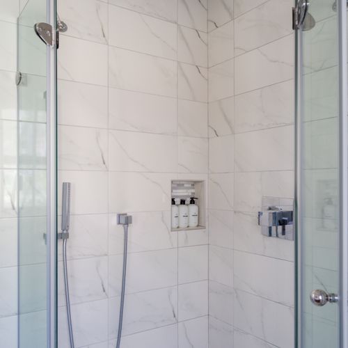 Dual headed rain shower for the two main floor bedrooms.