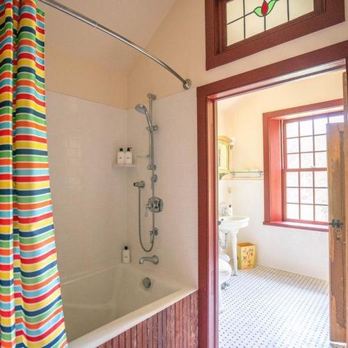 Bathing room between Jack and Jill baths.