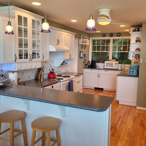 OVERVIEW:  The large kitchen at the cottage, which has all appliances including a dishwasher.