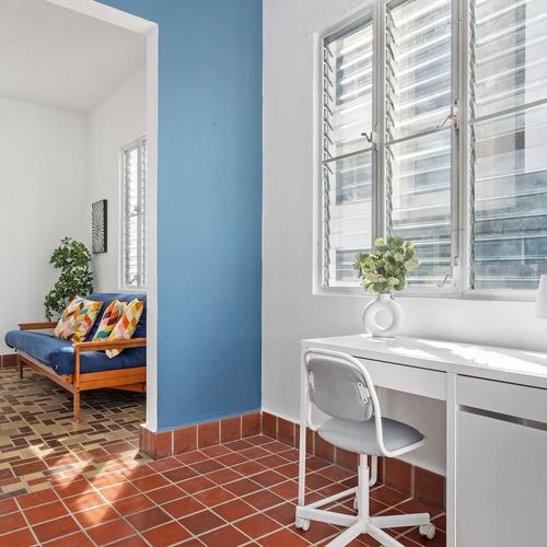 Enjoy a room that’s equally suitable for relaxation and work.