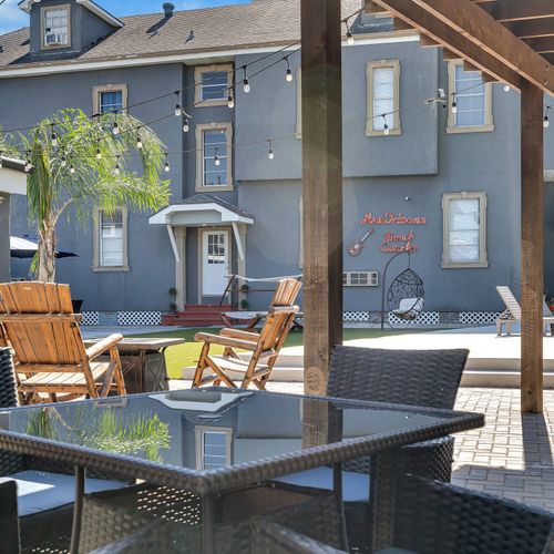 Relax and unwind in this serene courtyard, perfect for enjoying New Orleans’ beautiful weather with family and friends.