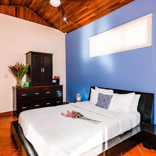 King size bed