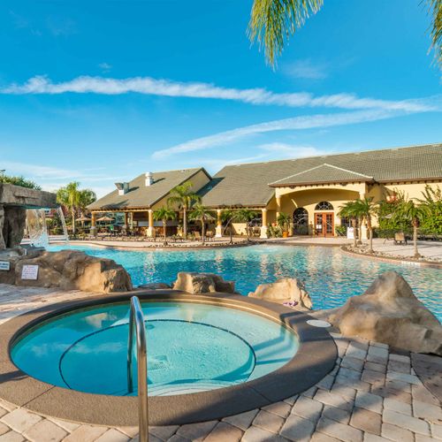 Paradise Palms Resort Outdoor Hot Tub