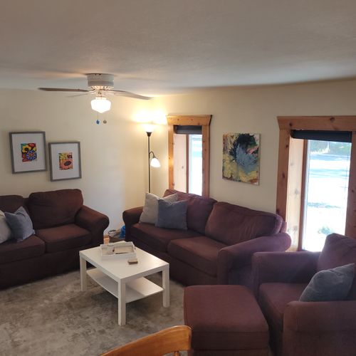 LIVING ROOM:  The home has a very comfy living room with a sofa bed, loveseat, comfy chair, ottoman, coffee table, large live-streaming television, and a ceiling fan.