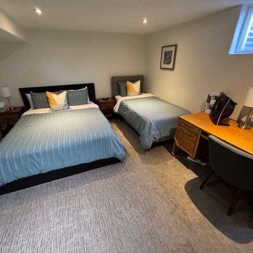 Family &Amp; Dog-Friendly Retreat With Fire Pit 109 Comfortable setup with a queen and single bed for easy group stays.