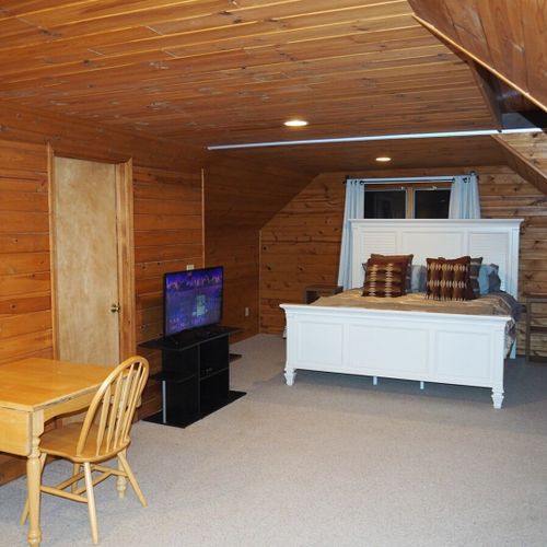 Overall:  the cabin features a huge upstairs bedroom with it's own television, desk, jetted tub, king-size bed, dresser, mirror, closet, and private en suite bathroom!