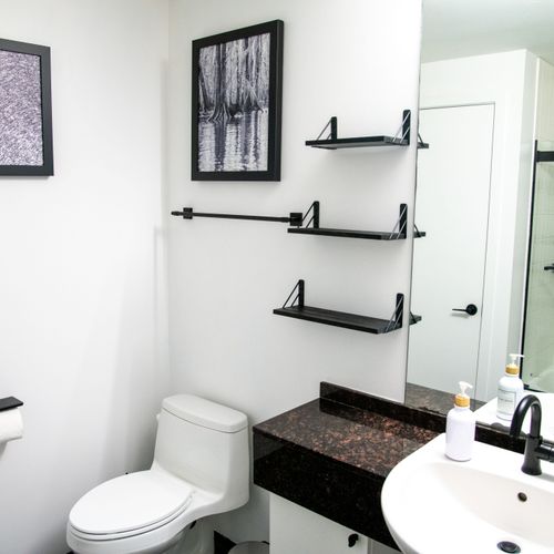 Fresh, well-organized bathroom w/ all the essentials neatly within reach.