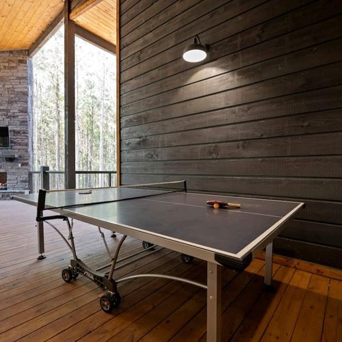 Ping pong table
