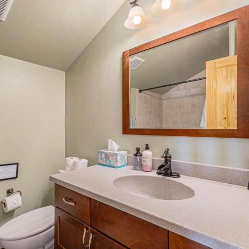 The upstairs full bathroom