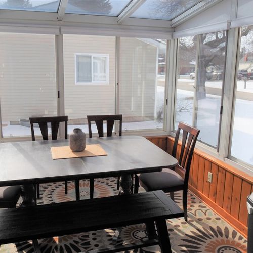 Dining area:  seating for 6 adults with great natural lighting!