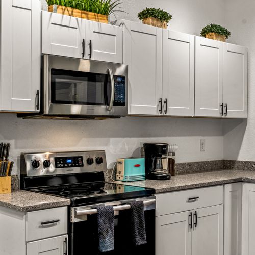 Plenty of cabinetry keep the space functional and tidy.