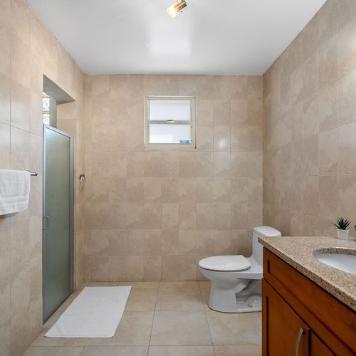 Spacious bathroom with big vanity area