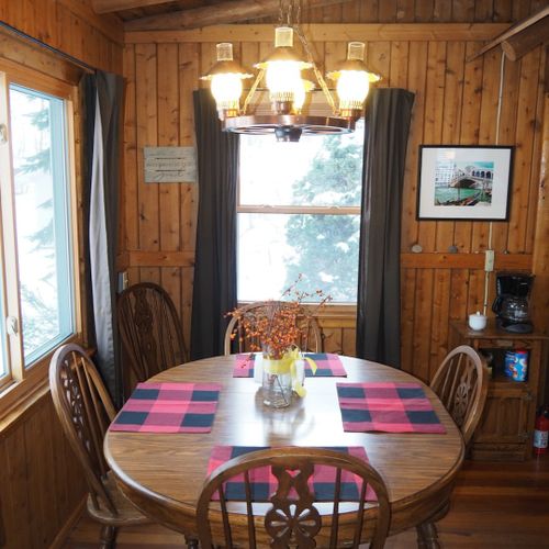 Dining area:  there's a nice dining table, chairs, and chandelier that comfortably seats 4 adults.