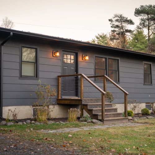 Book your next escape at Oakwood Cabin today!